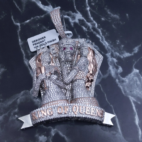 14K White Gold Finish King of Queens Pendant - Picture 5 of 10